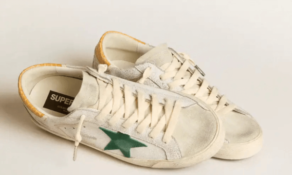Super-Star avec étoile en daim vert et talon en cuir crocodile jaune – Image 3