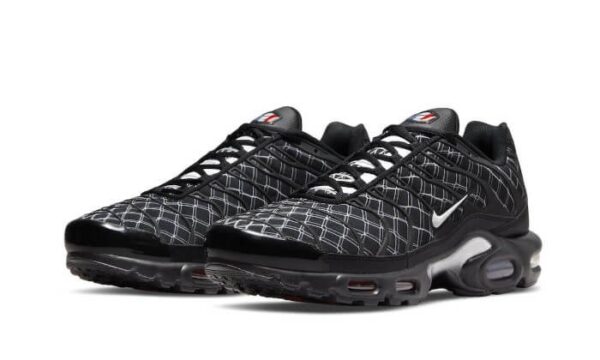 Triple Black – Image 2