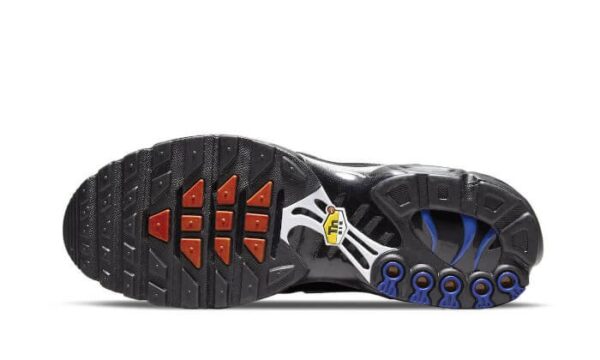 Triple Black – Image 3